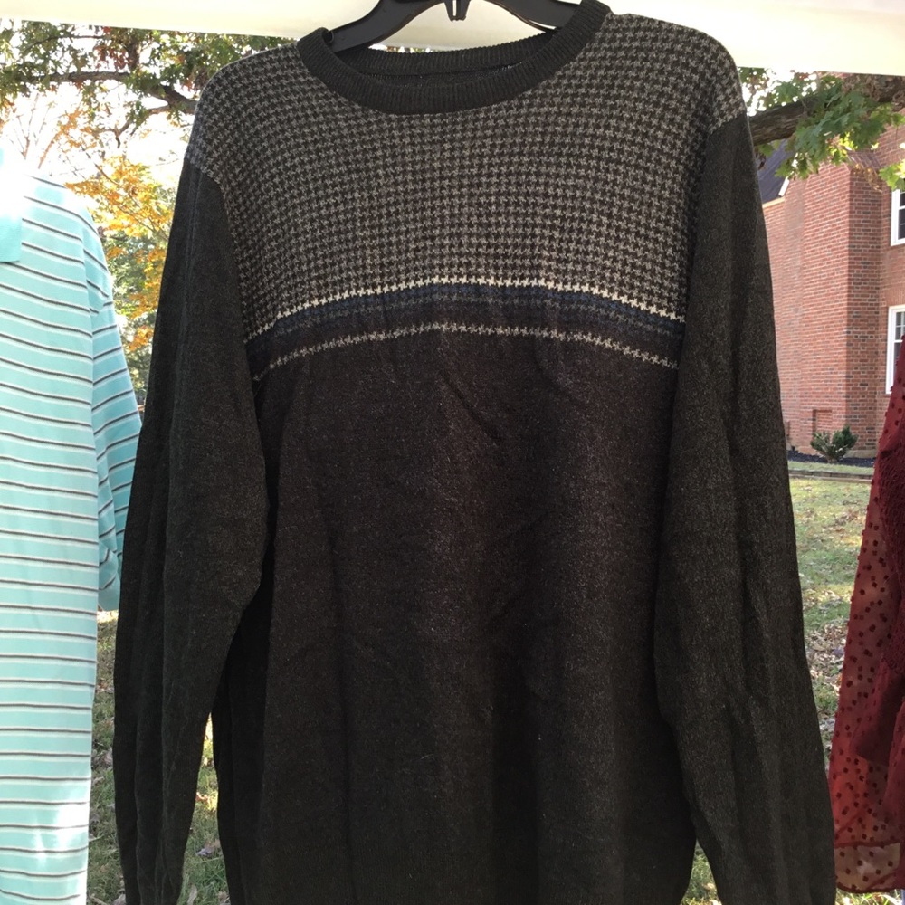 Men’s Dockers crew neck sweaters Size Med